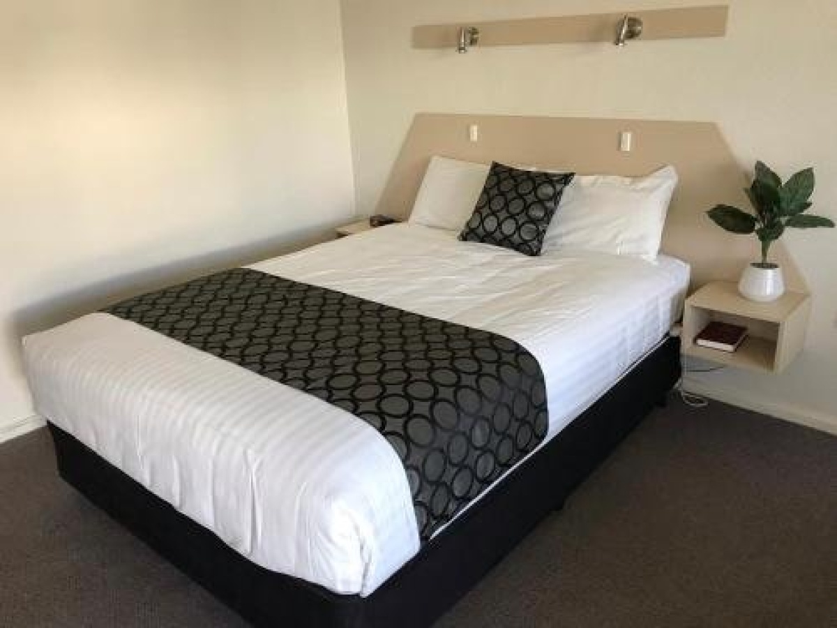 Cobb & CoHouse -Luxury Large Home BendigoCBD