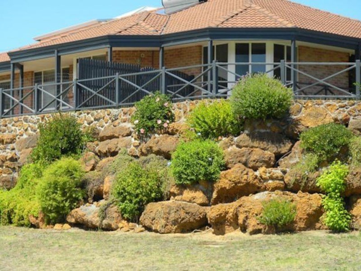Albany Holiday House