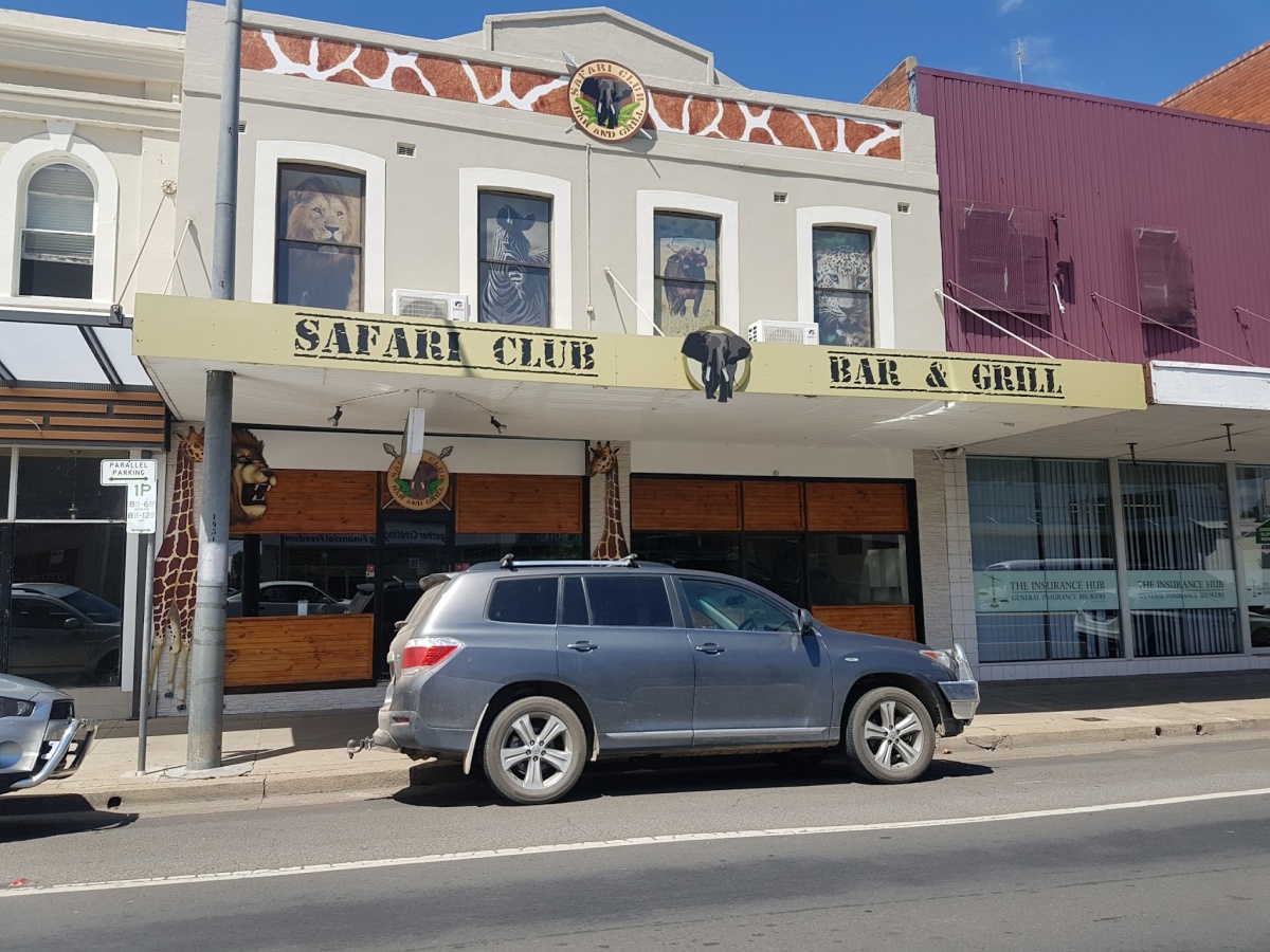 Safari Club Bar & Grill