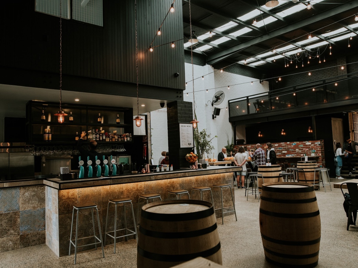Oliva Social, Preston