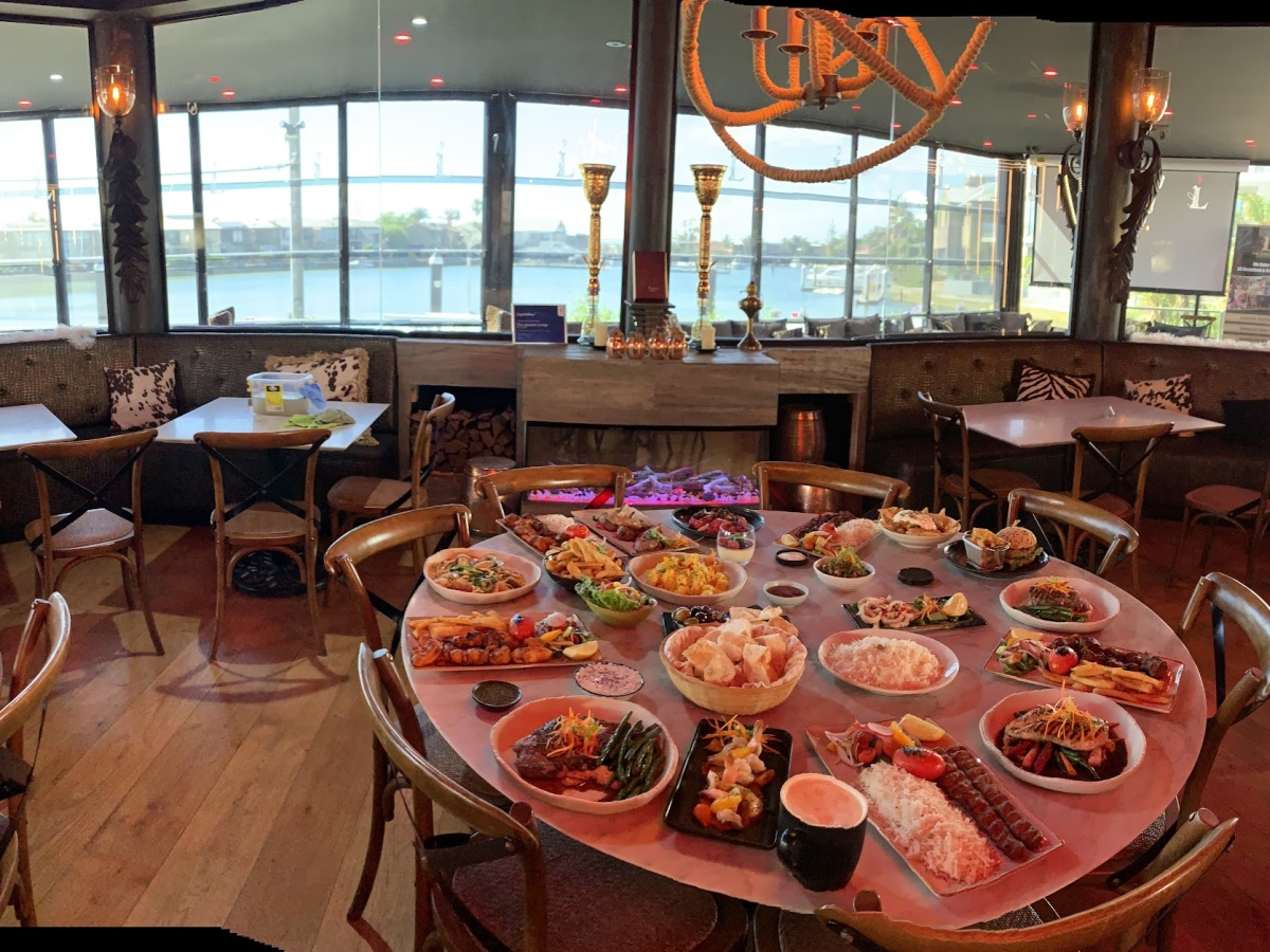 The Lakeview Lounge