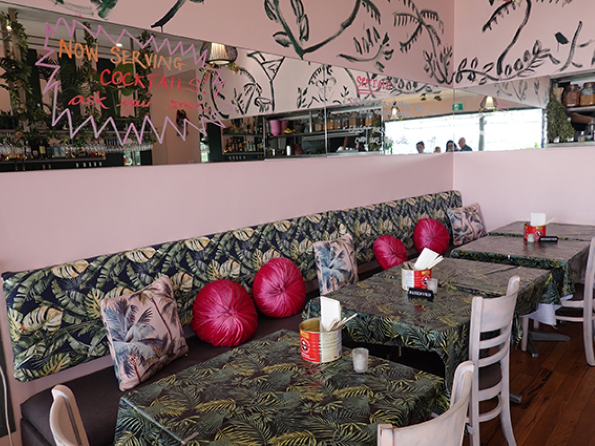 The Lucky Bee, Hardys Bay