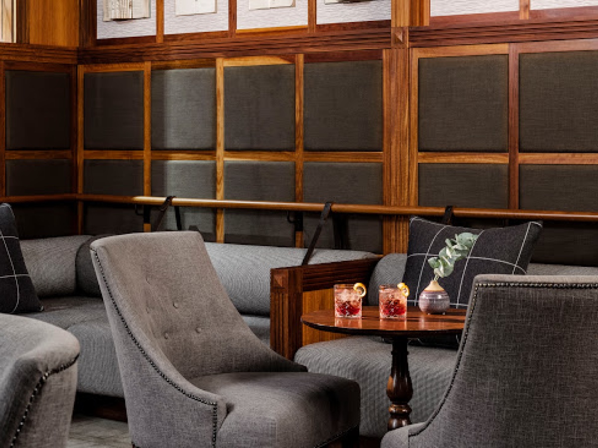 Valley Bar and Terrace Lounge