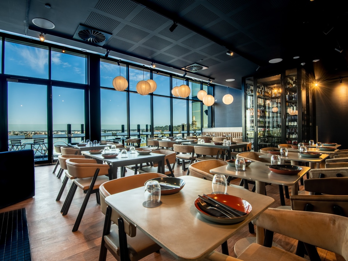 HQ Bar + Kitchen