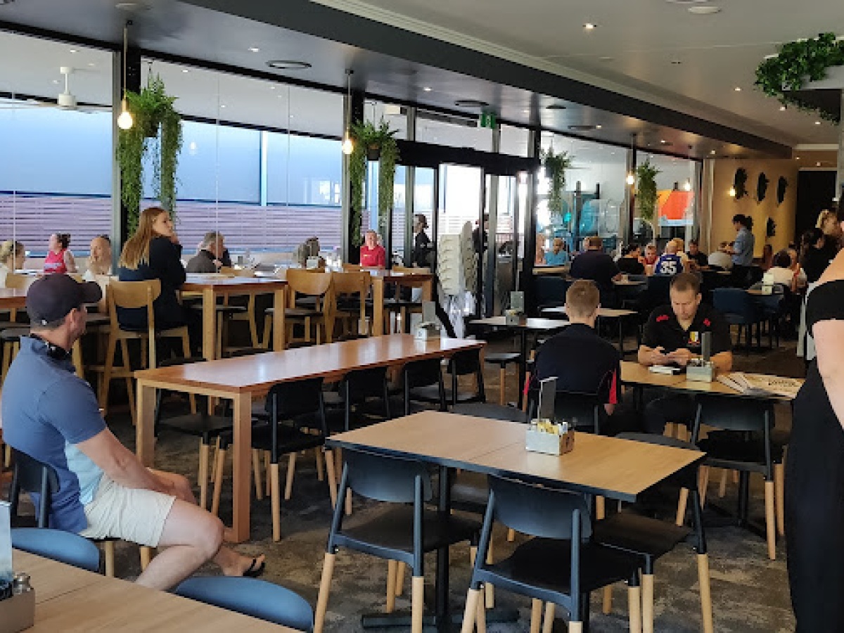 The Coffee Club Café – Nepean River