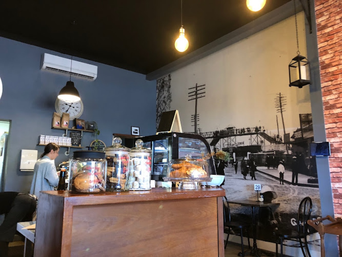 LINK & PIN CAFE