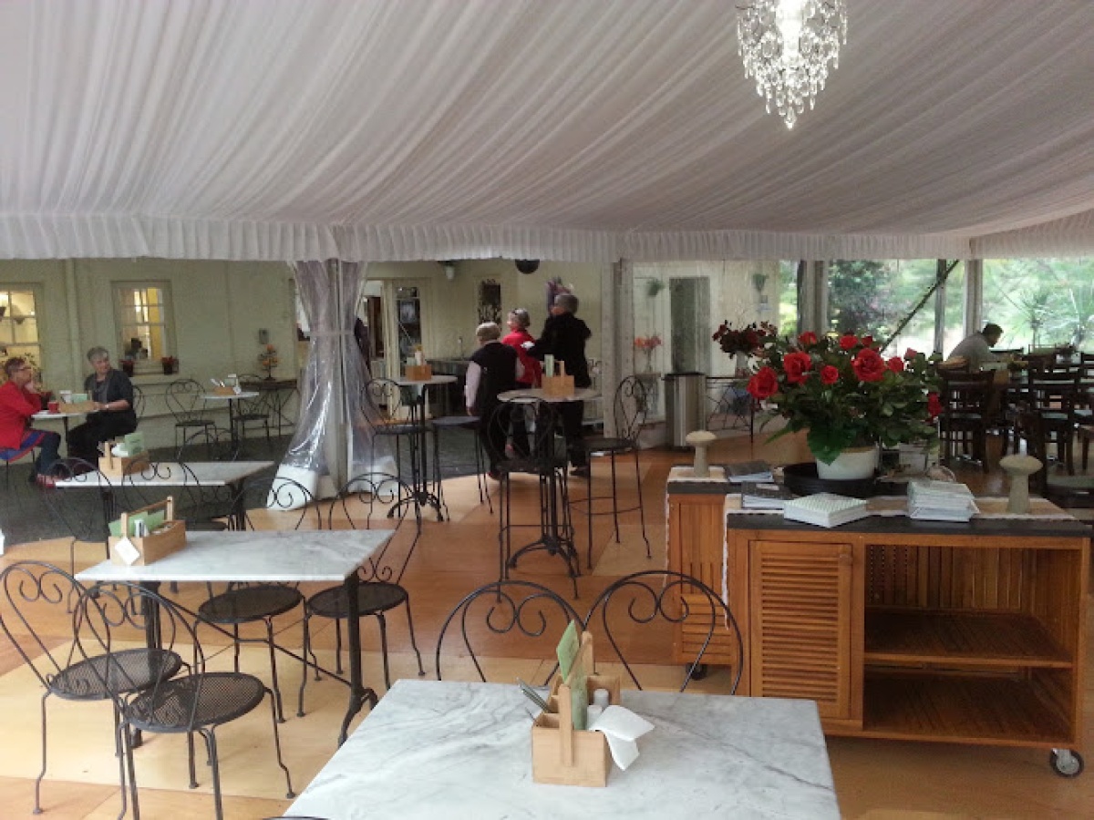 Yarralumla Gallery and Oaks Brasserie, Yarralumla