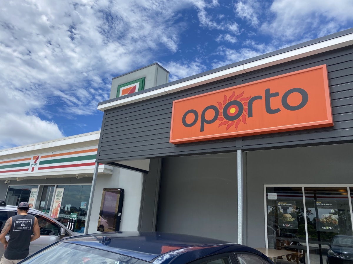 Oporto Holmview Drive Thru