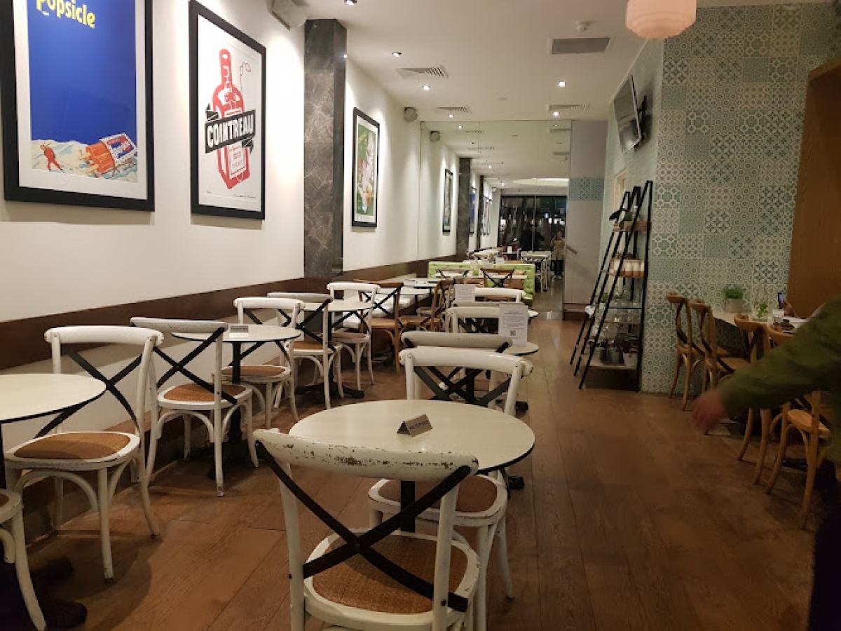 Oscar’s Cafe & Dessert Bar
