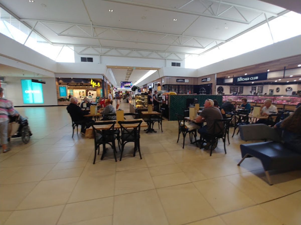 Ducky Brown Cafe