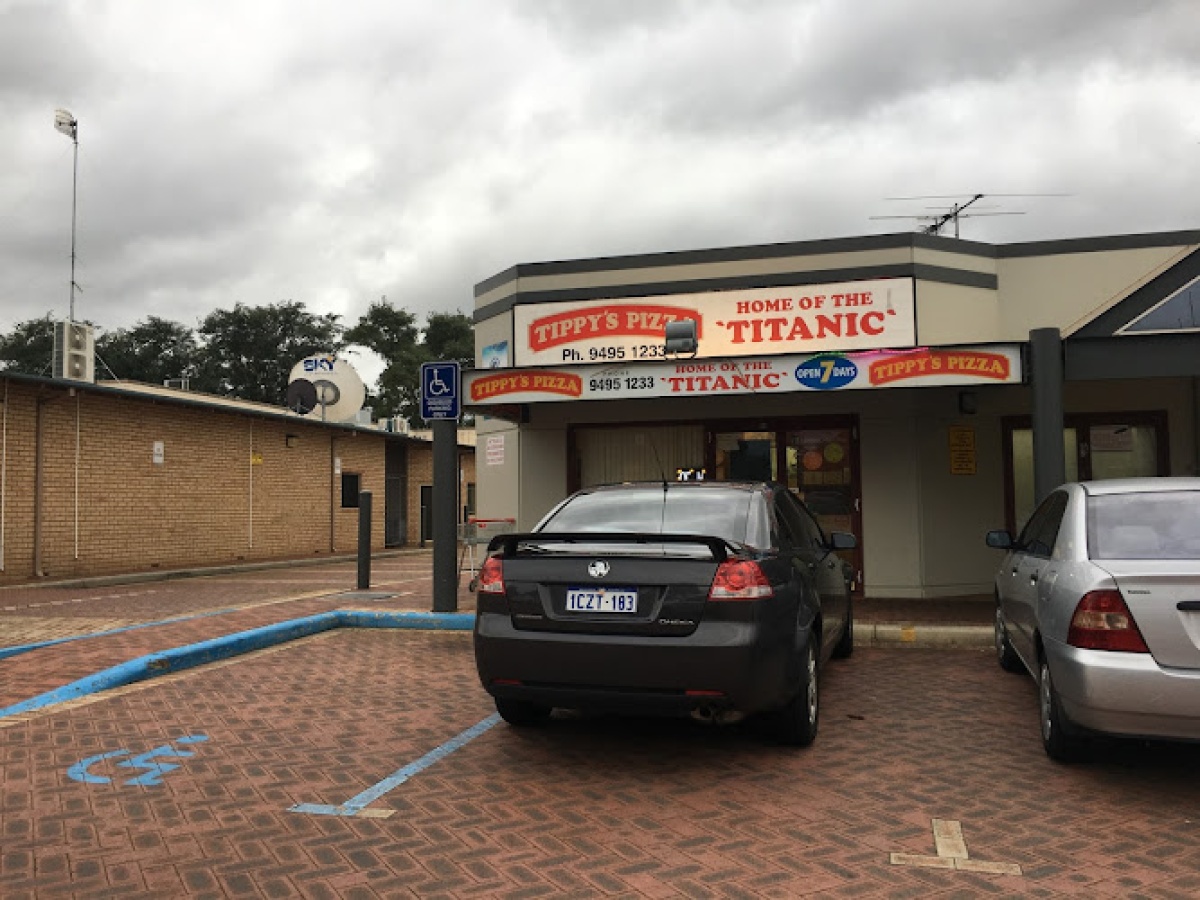 Tippy’s Pizza