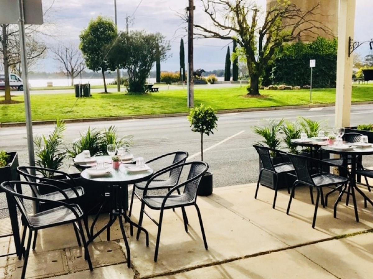 Thai by the Lake