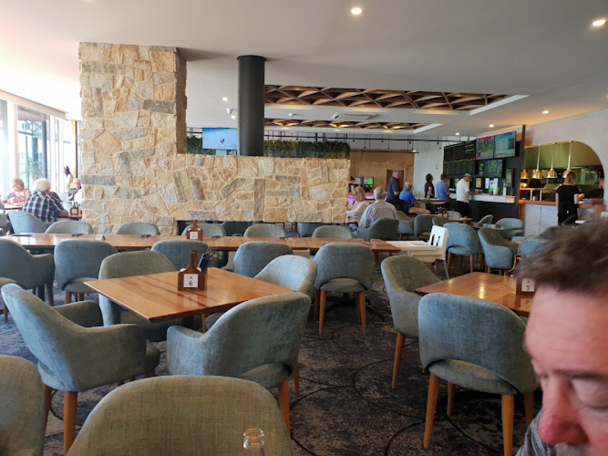 Sailmaster Tavern