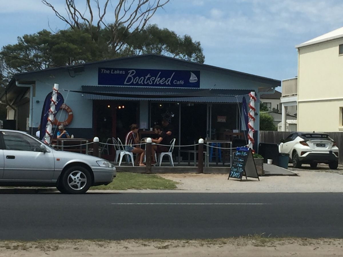 Lakes Boatshed Cafe