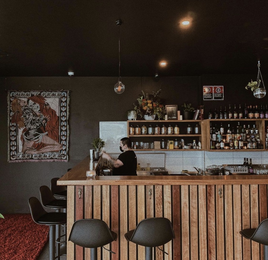 Mami’s Bar