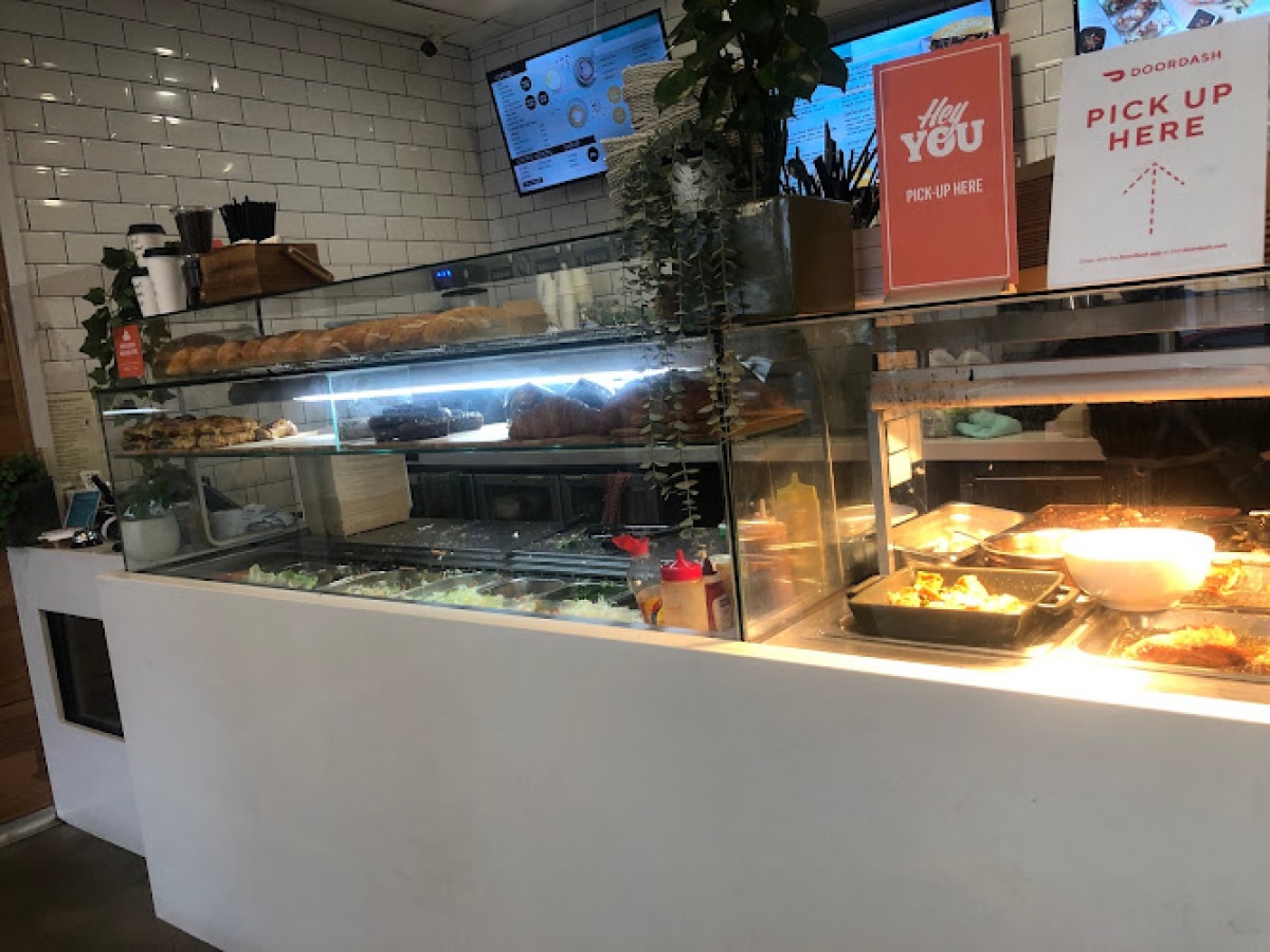 Peddler Tuckshop, Noble Park
