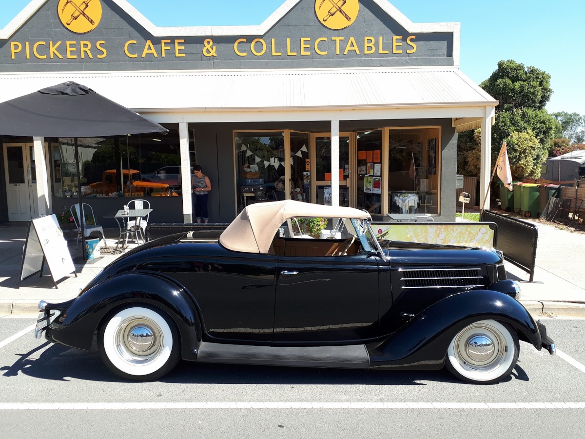 Pickers Cafe and Collectibles