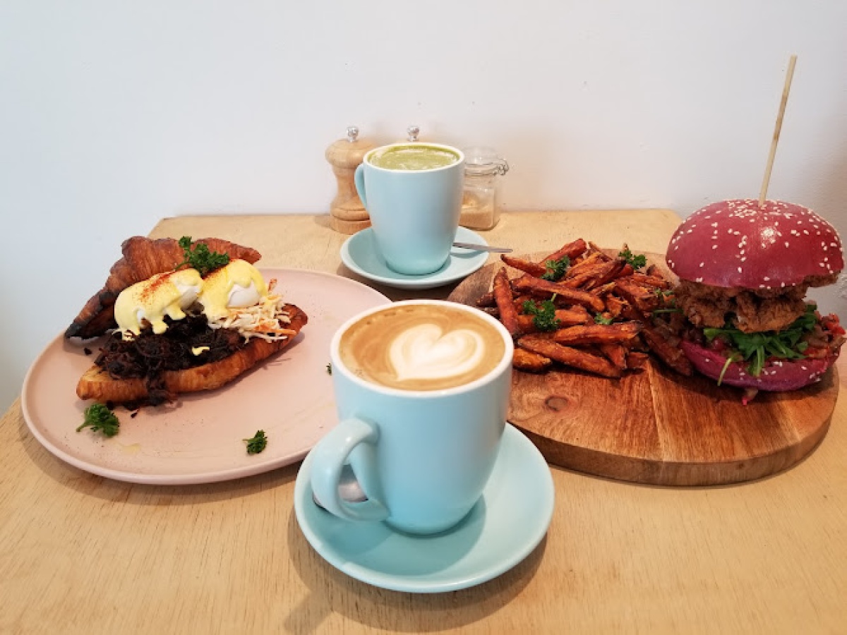 Pieces of April Cafe