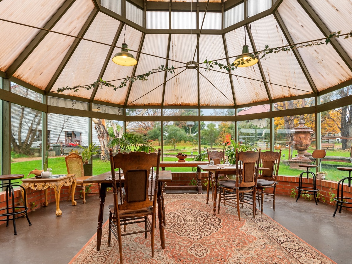The Snowy Mountains Travellers Rest