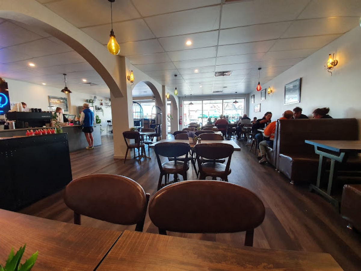 Tourist Cafe
