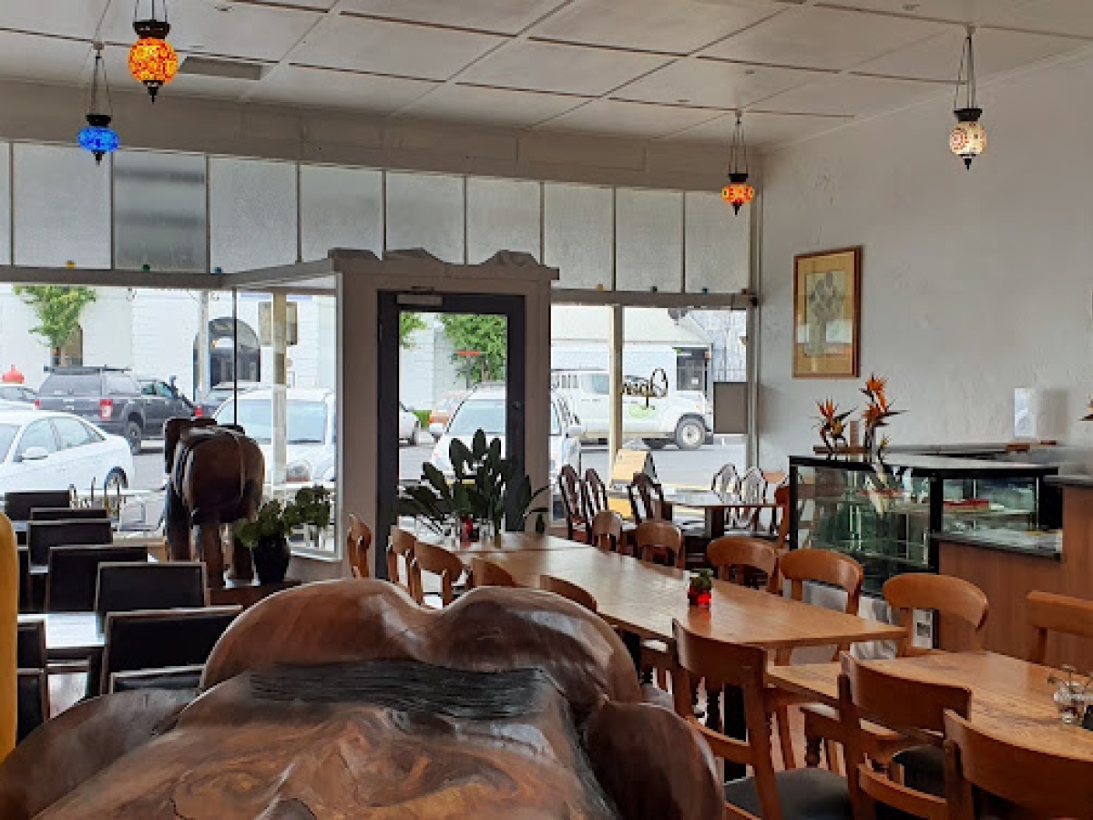Yellow House Cafe & Thai Restaurant