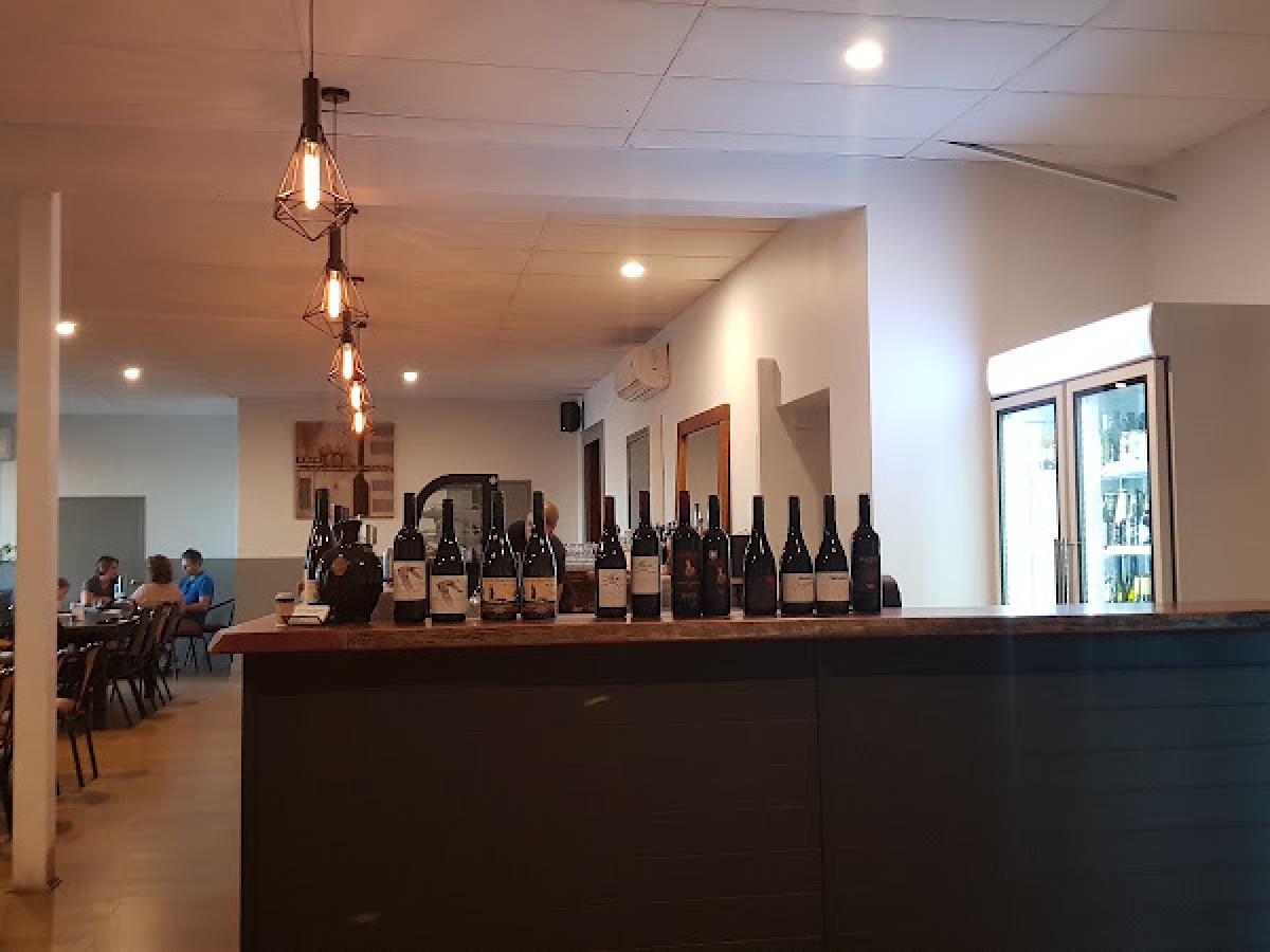 Zephyrz – Restaurant And Bar