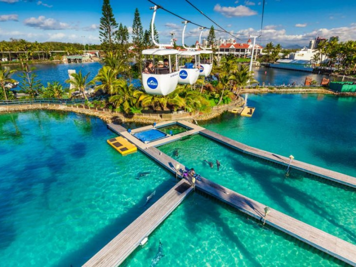 Sea World, Main Beach