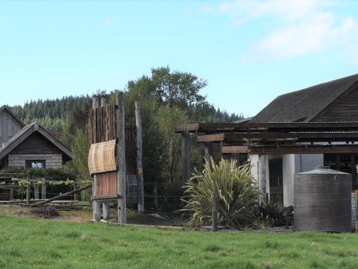de la terre winery, Hastings