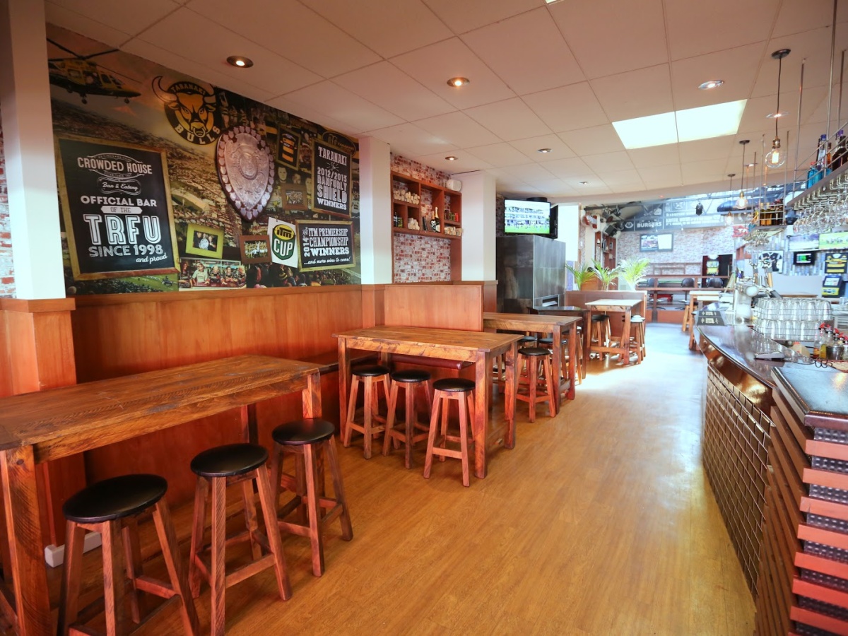 Crowded House Bar & Eatery