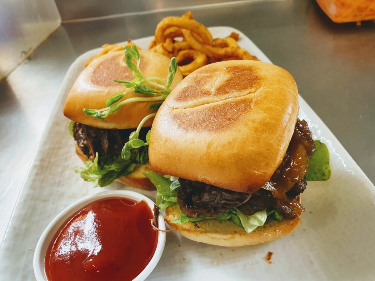 Devine Cafe and Restaurant