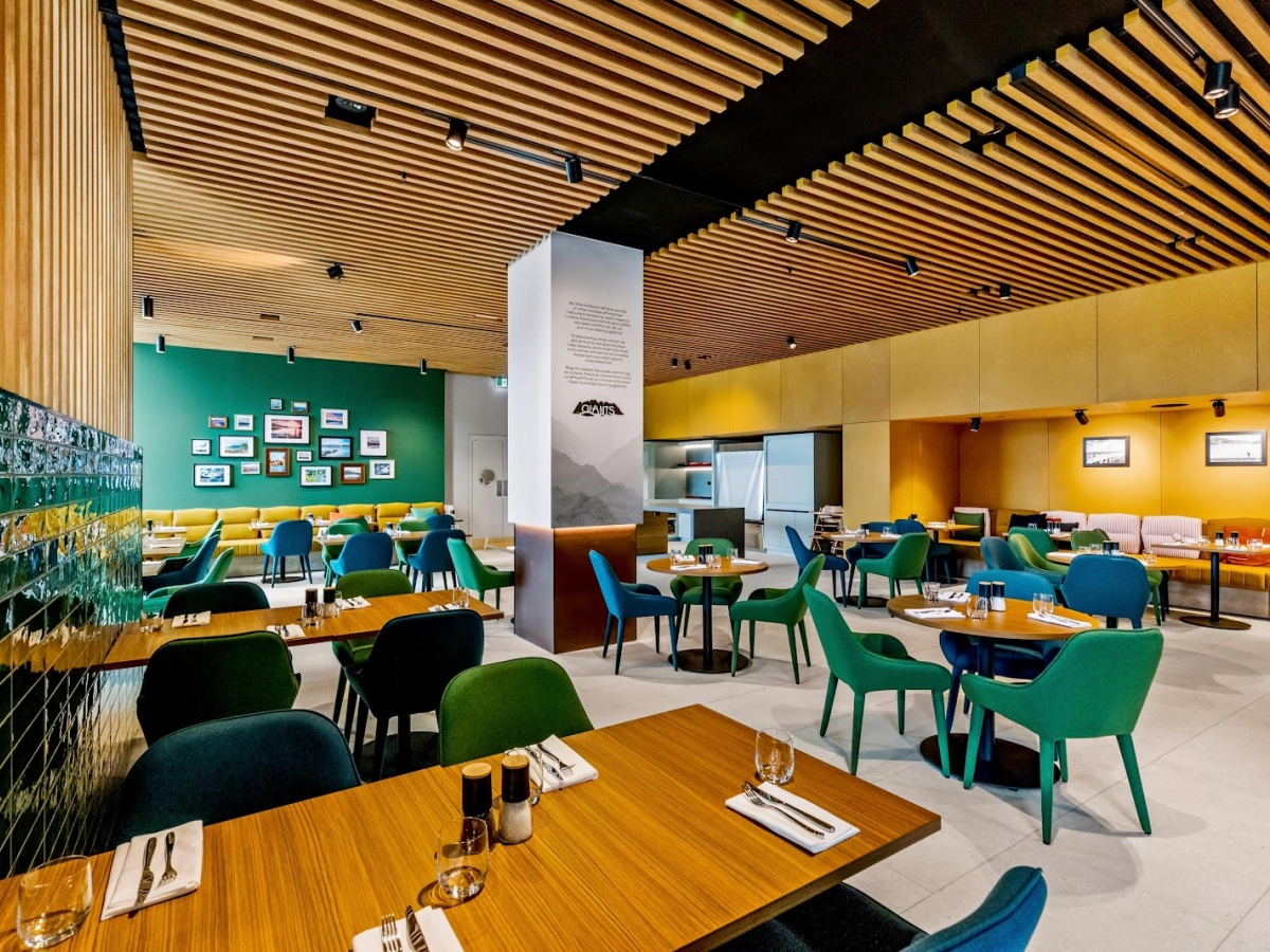 Giants Bar & Restaurant