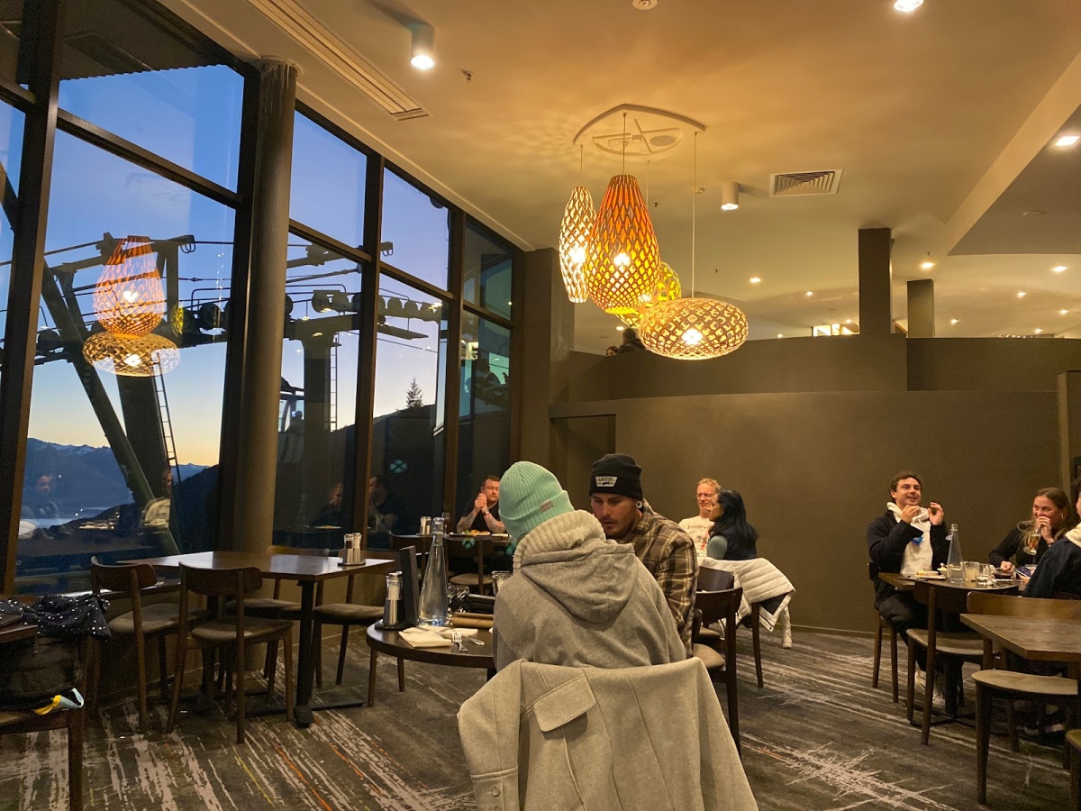 Stratosfare Restaurant & Bar