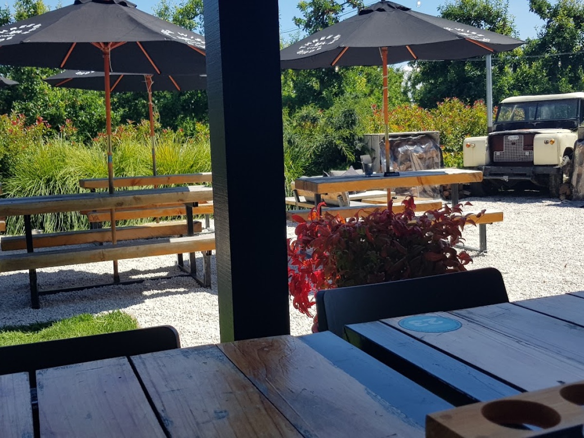Three Wise Birds Garden Bar