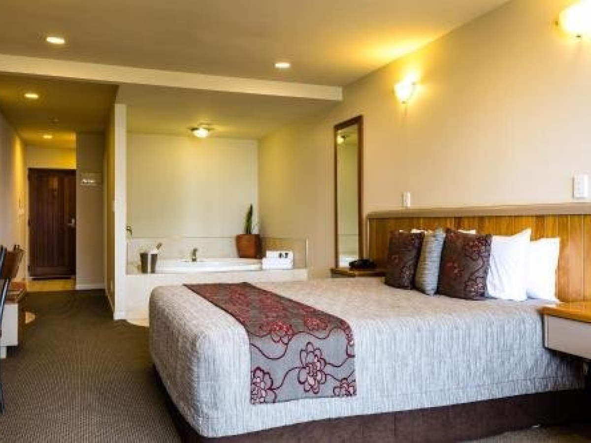 Pebble Beach Motor Inn
