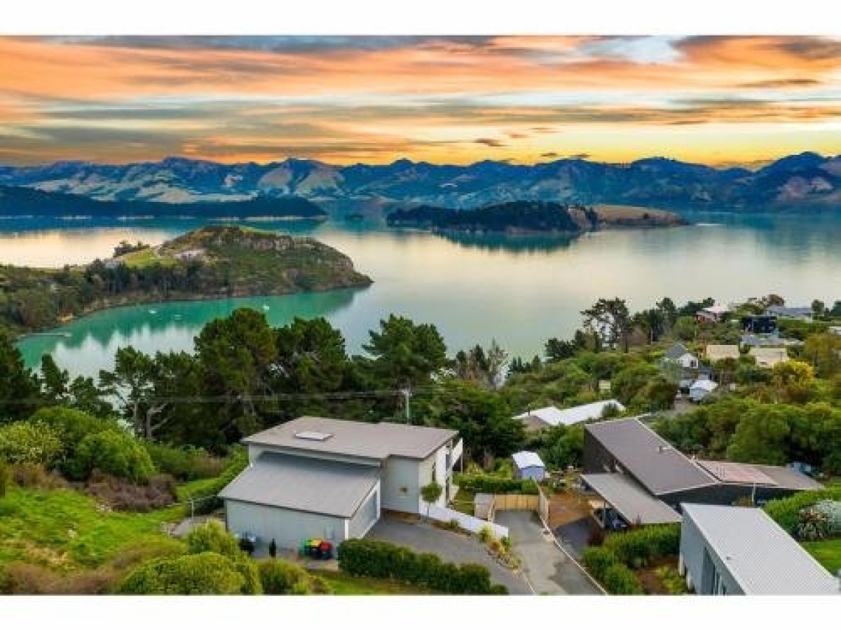 Diamond Bay Beach House: brand new