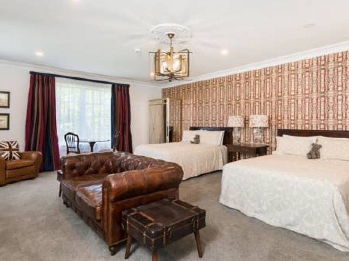 HENDERSON PARK FARM RETREAT