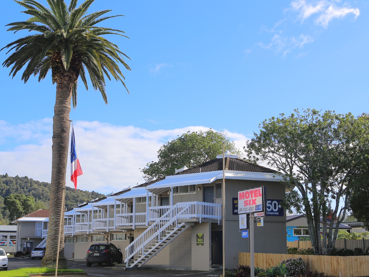 Motel Poinsettia
