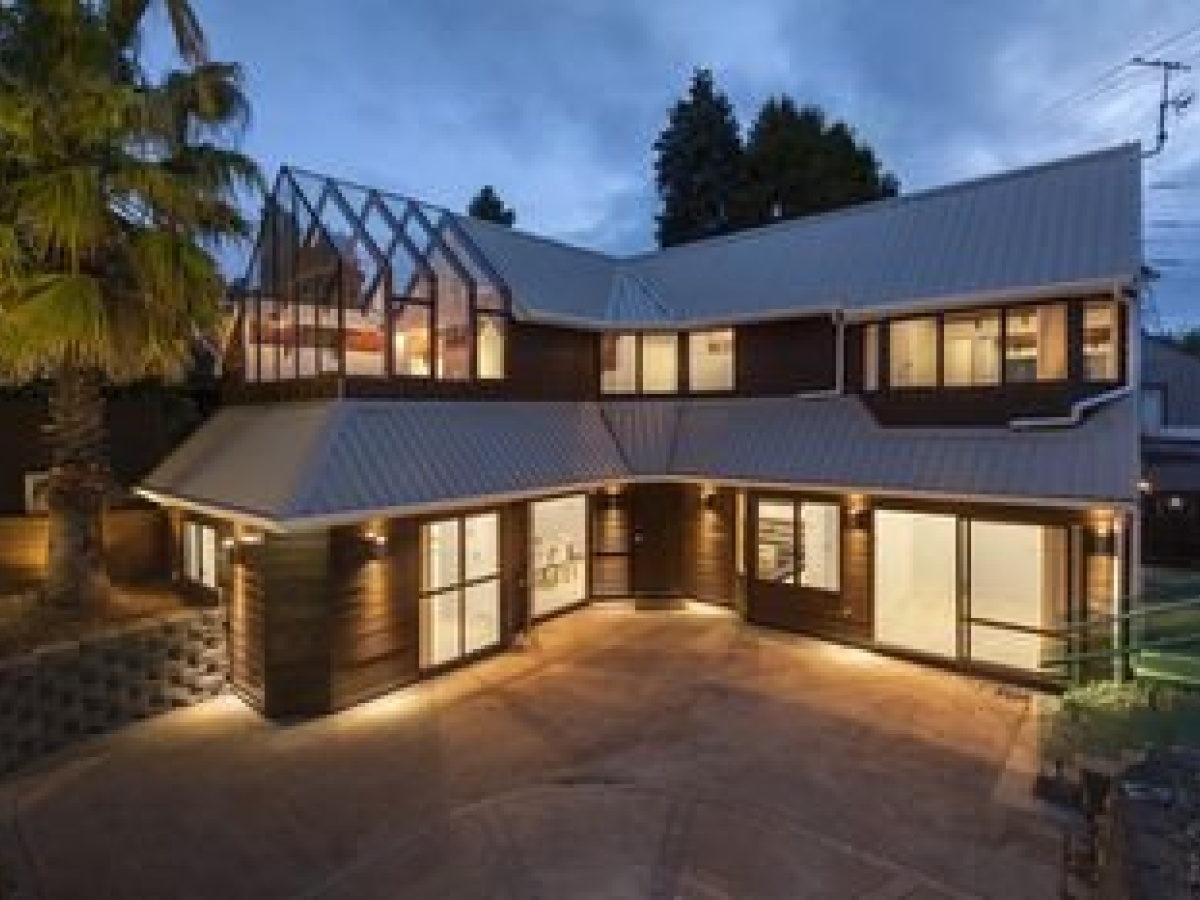 Modern Inner West Stay