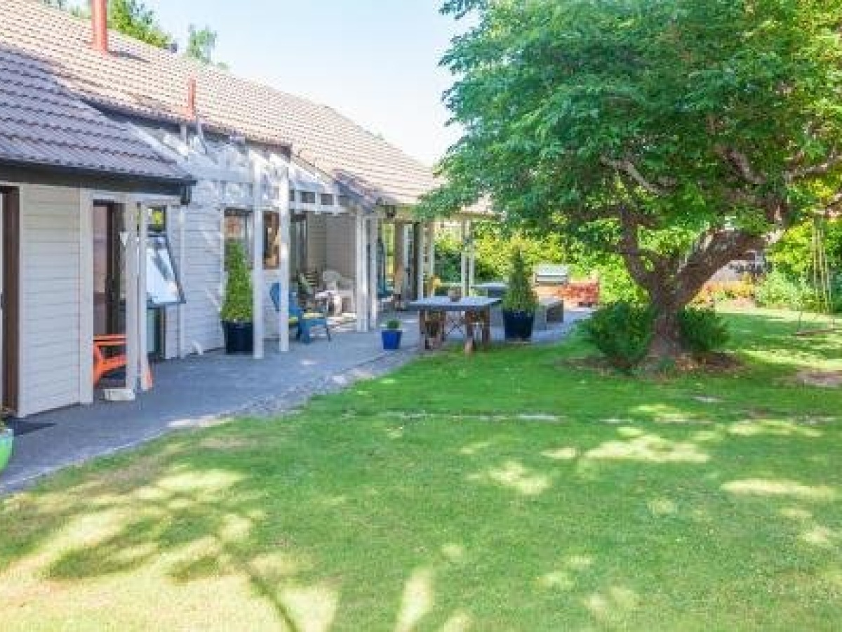 Charming Centrally Located 2 Bedroom Accommodation