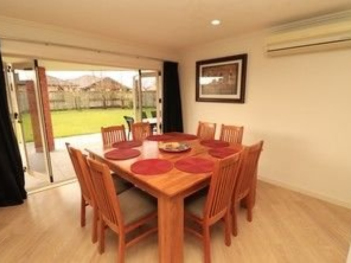 Family Home -Best Of South Bank with Car Park