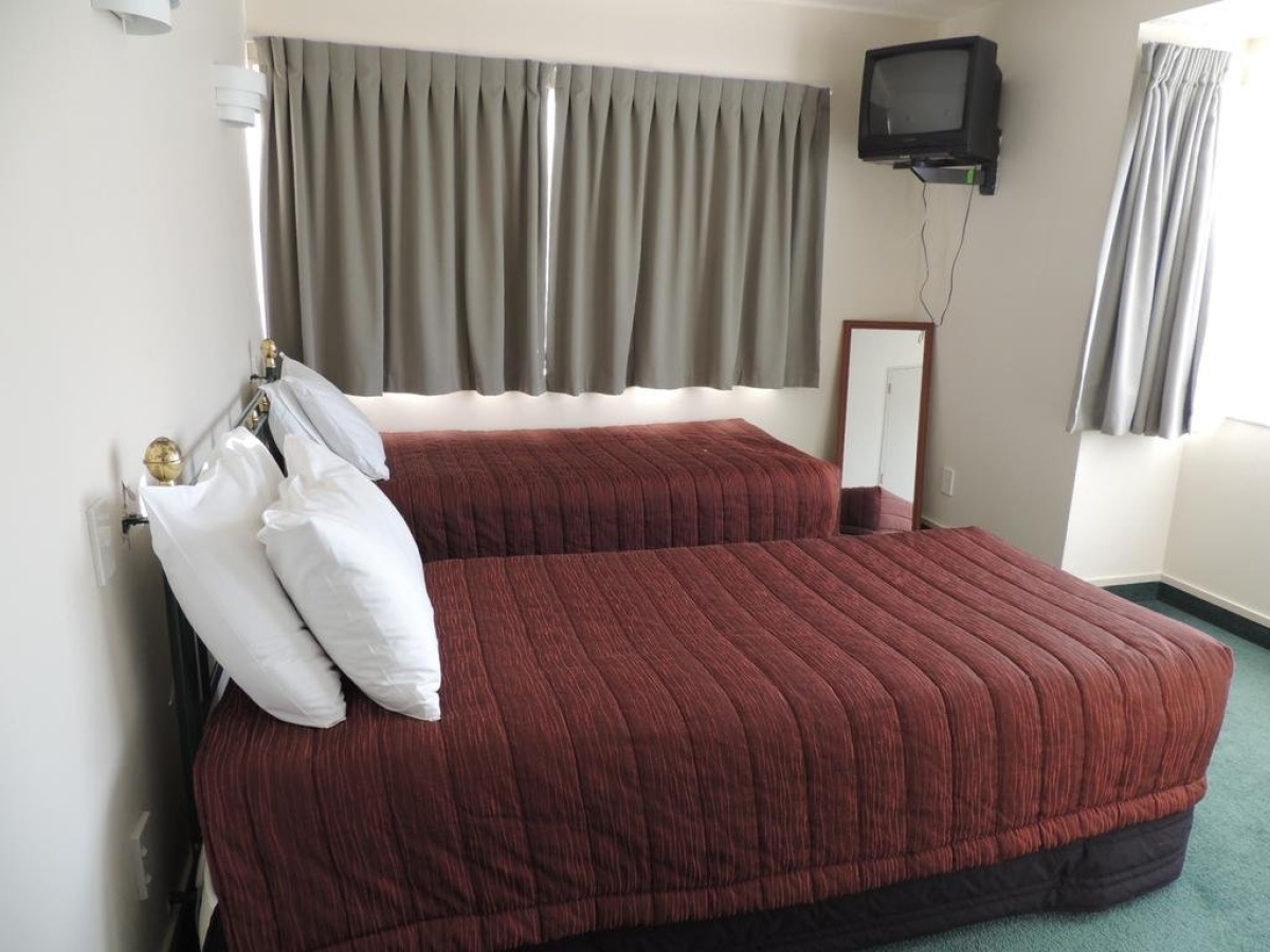 BK’s Fountain Court Motor Inn