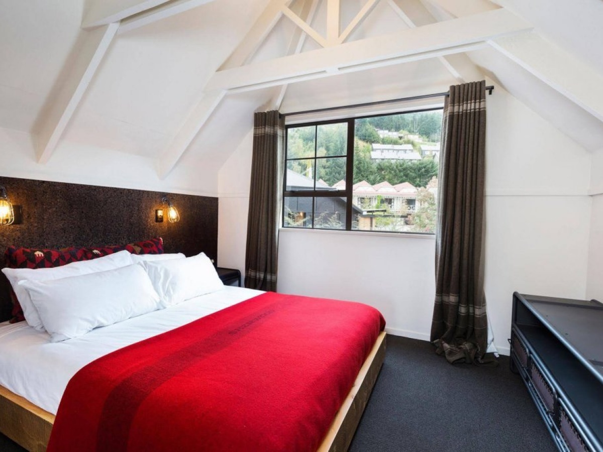 Sherwood, Goldfield Heights;Queenstown