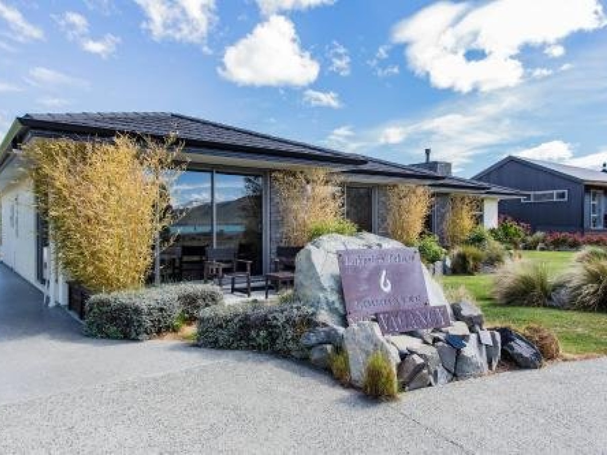 Lakeview Suites