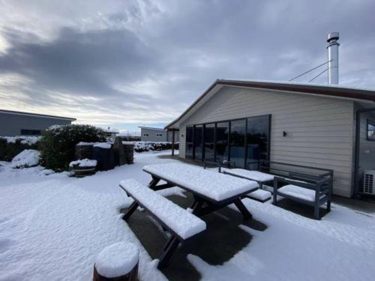 Hidden Grove Retreat, Mcalinden