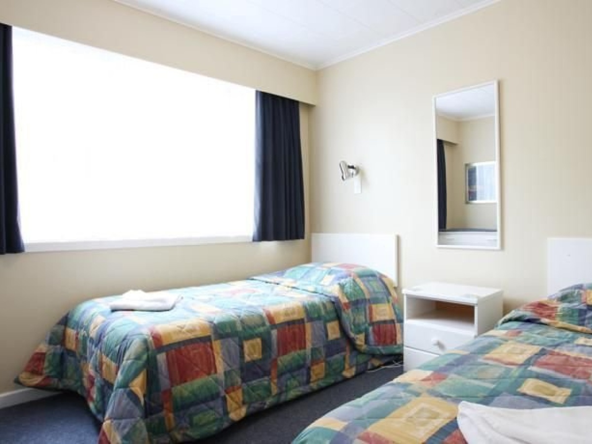 Queens Park Motels