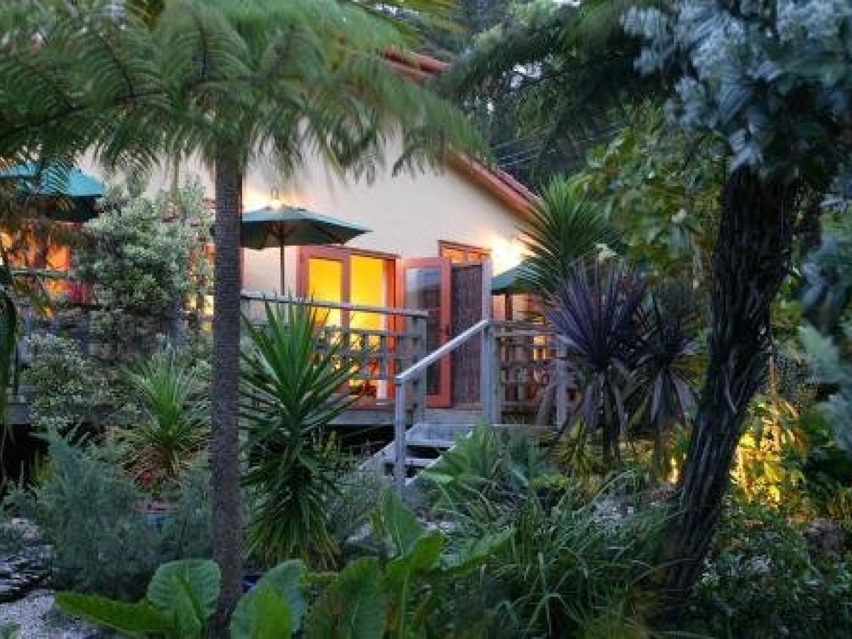 Must Love Dogs B&B & Self Contained Cottage