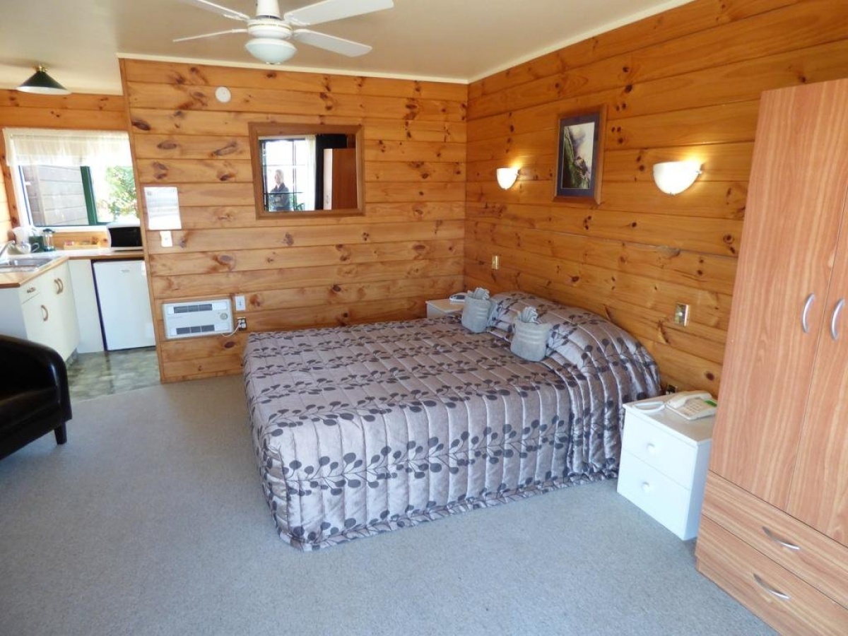 Cedar Lodge Motel
