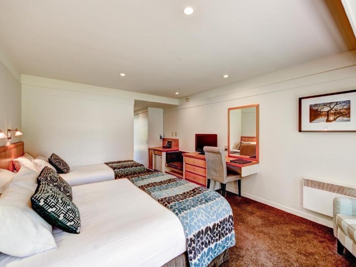 Edgecliff Lodge Motel