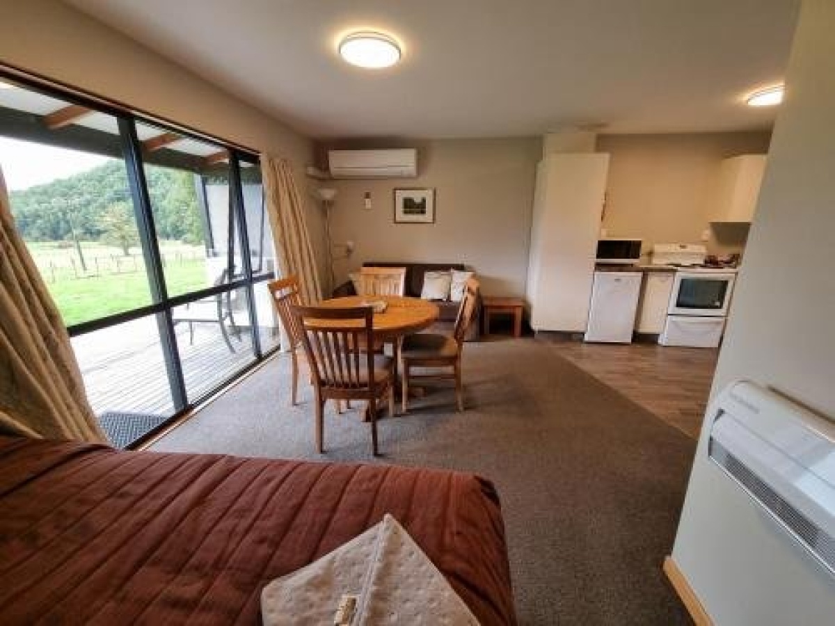 Liapari Beach House