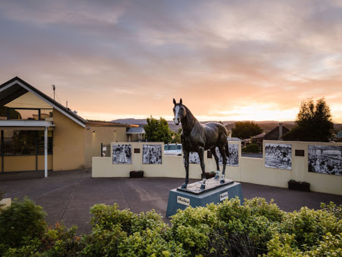 Sculpture Trail – Great Western Tiers